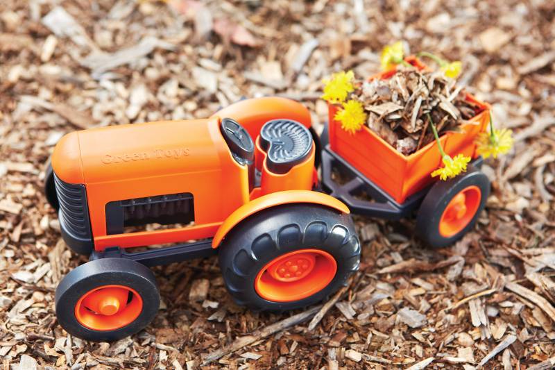 Ce tracteur est un jouet en plastique 100% recyclé, écologique de marque Green Toys