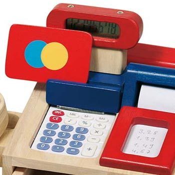 Caisse enregistreuse en bois et calculatrice pour marchande