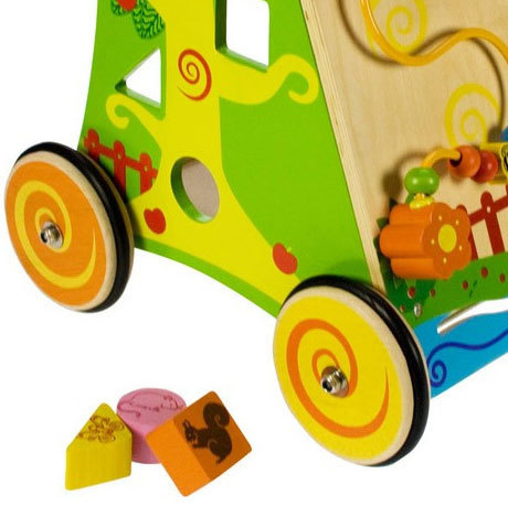 Détail 2 du chariot de marche en bois pour bébé ou enfants, jouet en bois Bigjigs