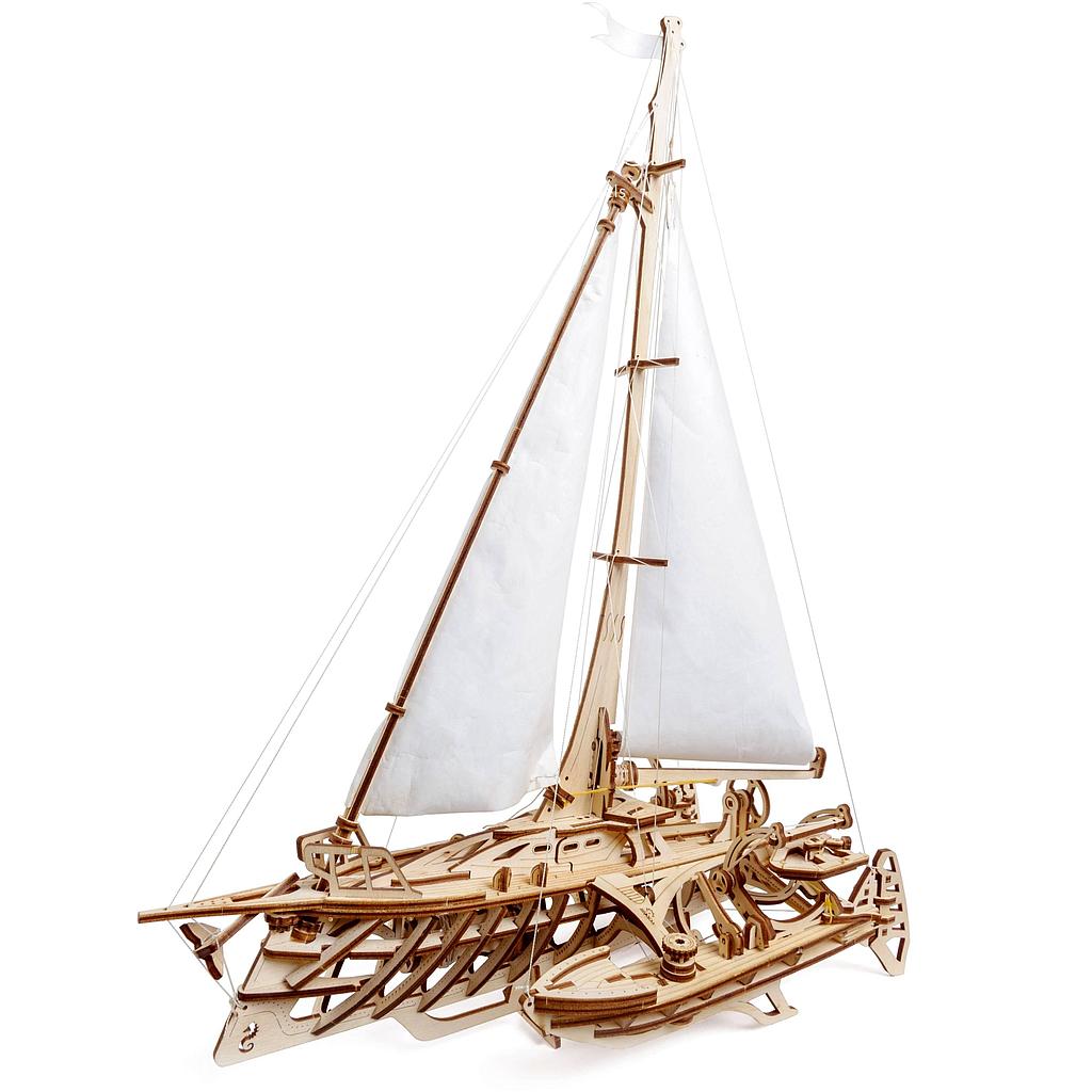 Maquette de bateau en bois : voilier trimaran Mérihobus