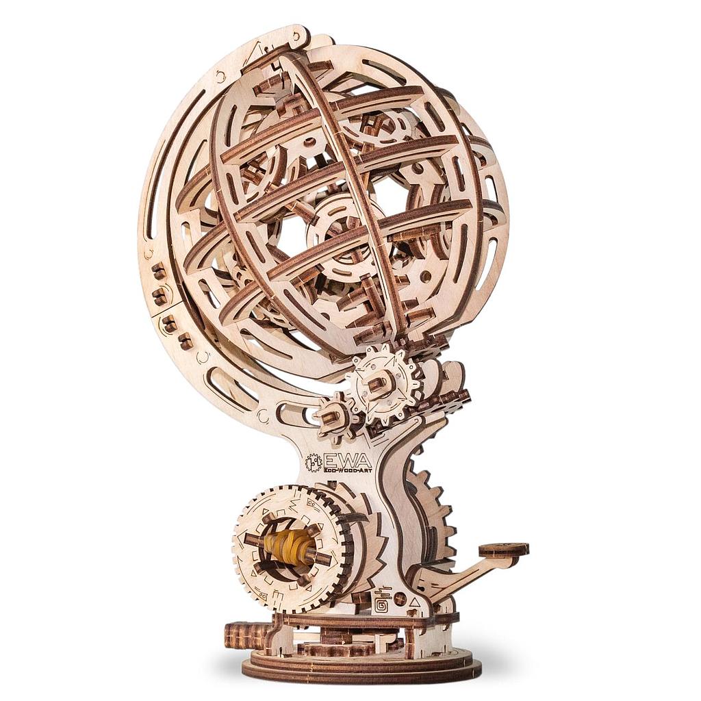 Globe terrestre gigogne, maquette animée en bois, avec moteur à élastique