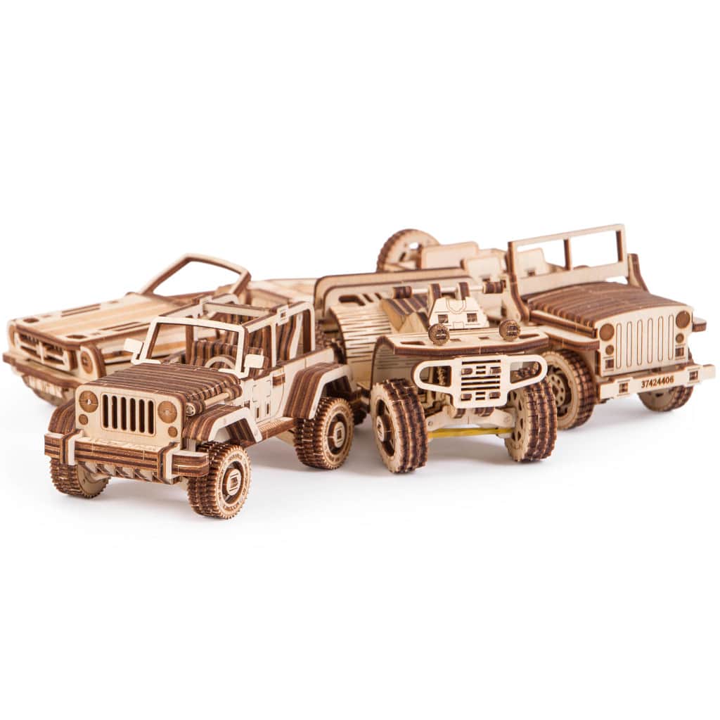 Quatre voitures à construire en bois, maquette WoodTrick