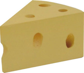 Morceau de fromage gruyère en bois